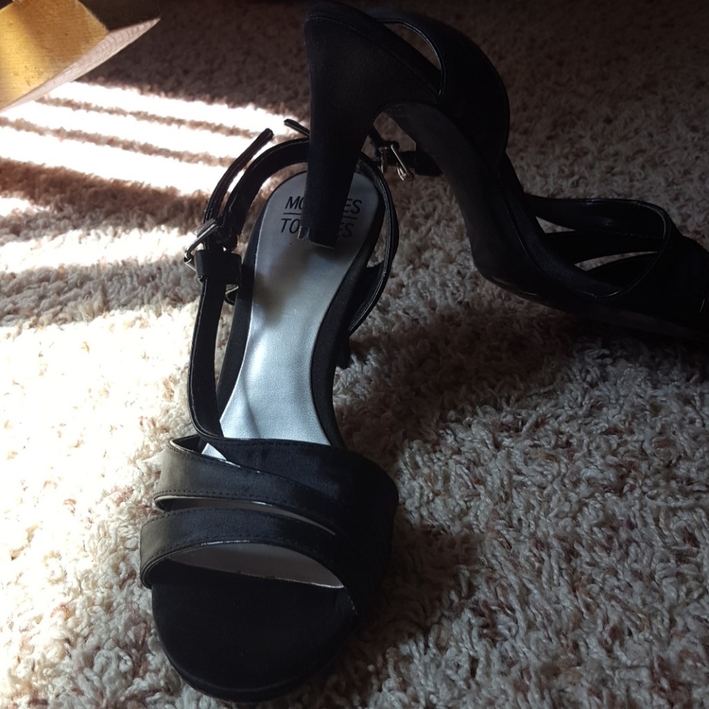 Shoe - Picture 2 of 3